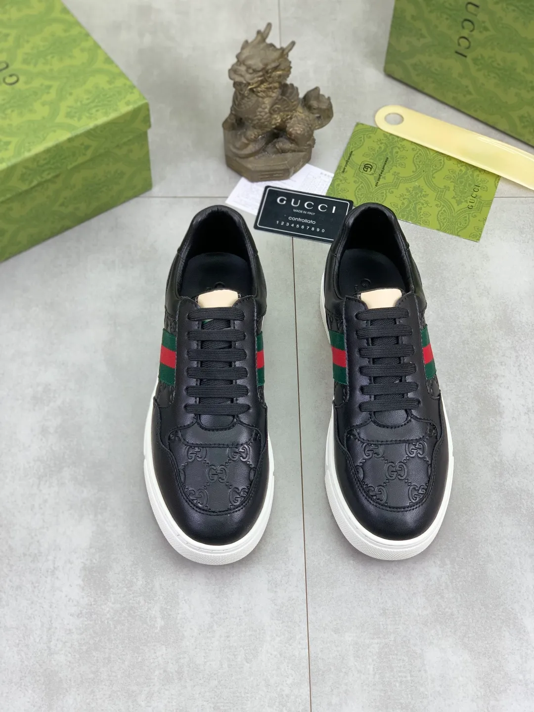 Men's shoes 💰P420 💰[New style]🆘 The latest model from Gucci GUCCI official website🎁Classic casual and fashionable men's shoes👟Best model💥The style is simple and elegant, exclusive for trendy men. Unique official website latest brand elements👑Gucci original decoration, fashionable and generous, original soft calfskin fabric➕Comfortable soft first-layer pigskin lining ✅The official website specifies wear-resistant casual outsole, the classic model is photographed in real life🎬Color: 2️⃣colors available😍Number of codes: 38-44